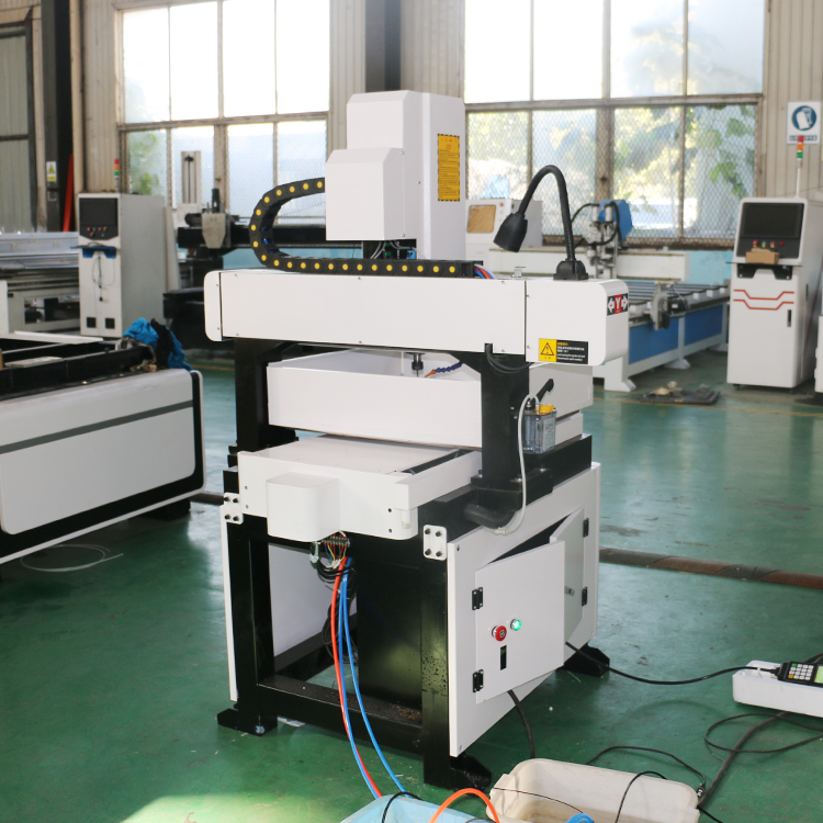 ماكينة نقش وطحن CNC صغيرة ثلاث - مراجعة Cnc Router وسعره